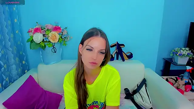 LindaaLu online show from June 2026 02:57:02 AM
