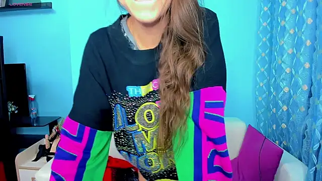 LindaaLu online show from December 2025 03:17:01 AM