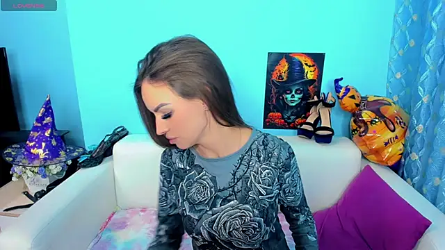 Snapshot of LindaaLu chatting on November 2025 05:35:02 AM LindaaLu online show from November 2025 05:35:02 AM