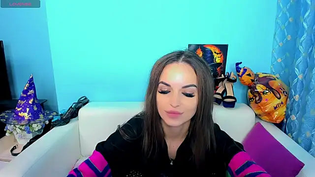 Snapshot of LindaaLu chatting on November 2025 03:10:02 AM LindaaLu online show from November 2025 03:10:02 AM