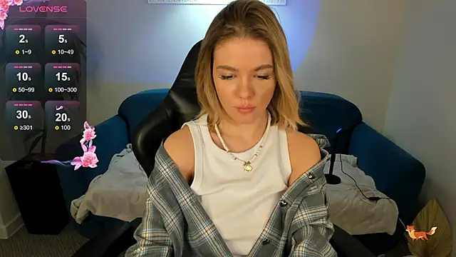 Anna Robinson online show from March 2025 01:32:02 PM