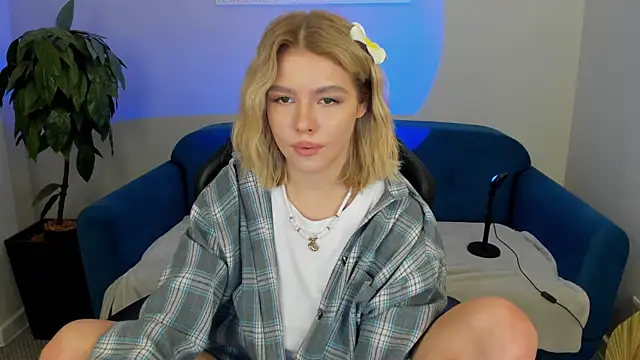 Anna Robinson online show from March 2025 01:32:02 AM