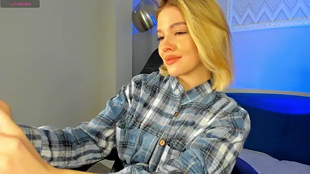 Anna Robinson online show from March 2025 08:21:02 AM