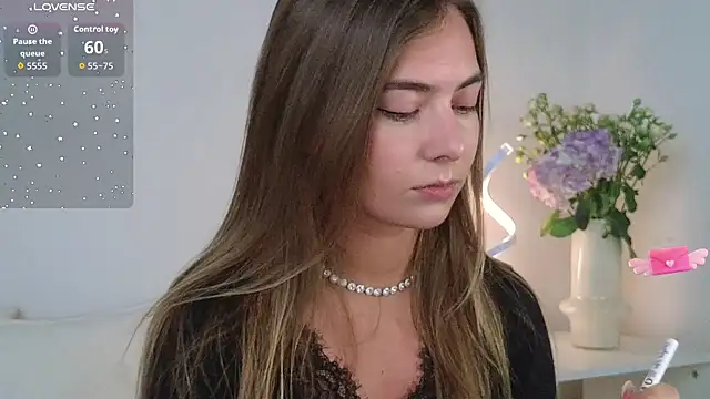 chloi hes online show from October 2025 09:10:01 AM