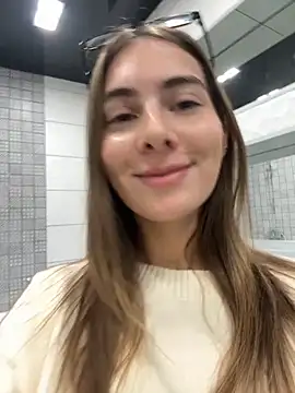 chloi hes online show from November 2025 02:10:01 PM