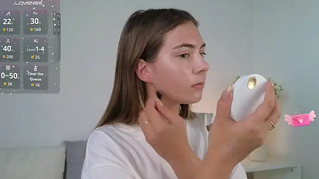 chloi hes online show from October 2025 09:10:01 AM