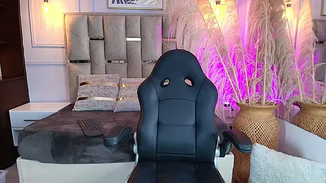 Snapshot of Emelie_Ch1 chatting on March 2025 12:53:02 PM Emelie Ch1 online show from March 2025 12:53:02 PM