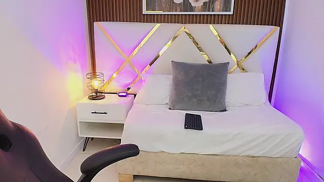 Emelie Ch1 online show from April 2026 07:37:02 AM