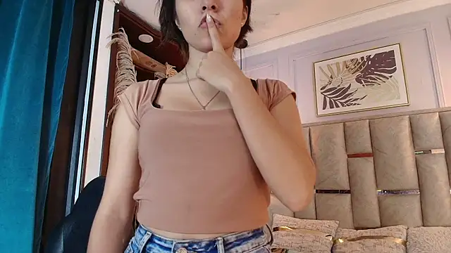 Snapshot of Emelie_Ch1 chatting on March 2025 07:53:01 AM Emelie Ch1 online show from March 2025 07:53:01 AM