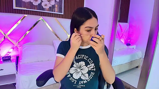 Emelie Ch1 online show from May 2026 06:52:01 AM