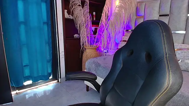 Snapshot of Emelie_Ch1 chatting on March 2025 03:50:02 PM Emelie Ch1 online show from March 2025 03:50:02 PM