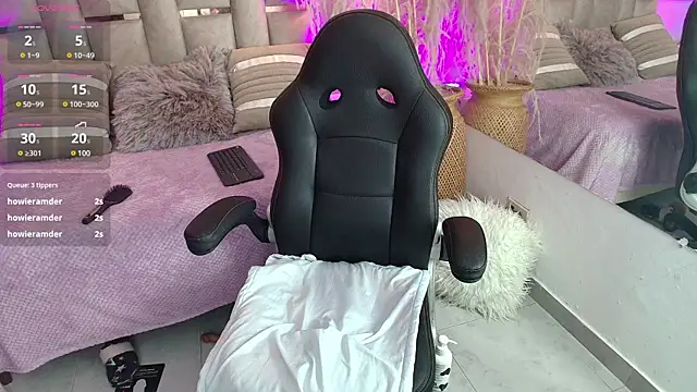 Snapshot of Emelie_Ch1 chatting on January 2025 08:41:02 AM Emelie Ch1 online show from January 2025 08:41:02 AM