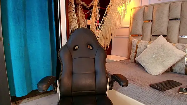 Snapshot of Emelie_Ch1 chatting on March 2025 01:28:01 AM Emelie Ch1 online show from March 2025 01:28:01 AM