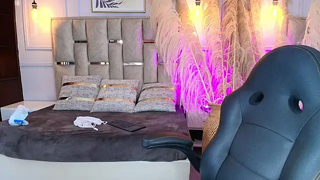 Snapshot of Emelie_Ch1 chatting on March 2025 04:00:02 PM Emelie Ch1 online show from March 2025 04:00:02 PM