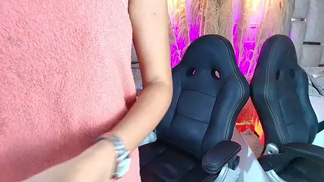 Snapshot of Emelie_Ch1 chatting on February 2025 09:45:02 AM Emelie Ch1 online show from February 2025 09:45:02 AM