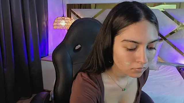 Emelie Ch1 online show from June 2026 05:57:01 AM