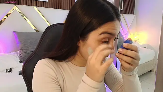 Emelie Ch1 online show from April 2026 03:52:02 AM