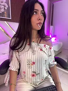 Emelie Ch1 online show from May 2026 11:17:02 AM