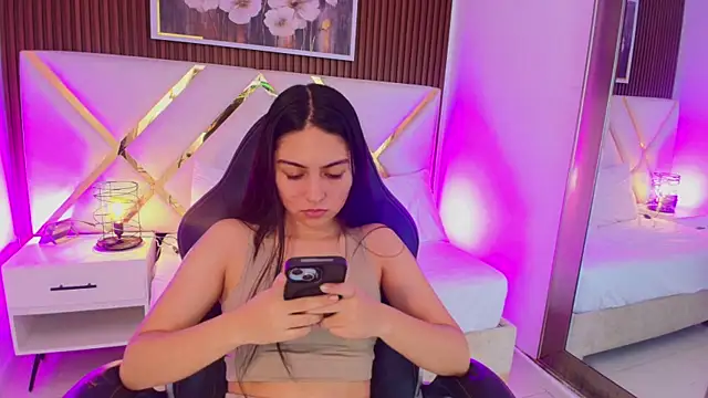Emelie Ch1 online show from June 2026 03:00:01 AM