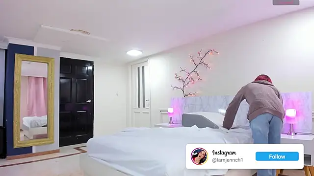 charolbruce 1 online show from April 2026 12:10:01 PM