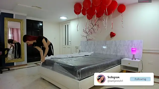 charolbruce 1 online show from May 2026 12:03:02 PM