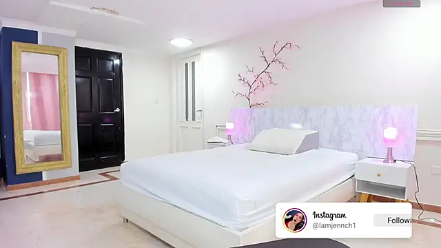 charolbruce 1 online show from May 2026 11:58:01 AM