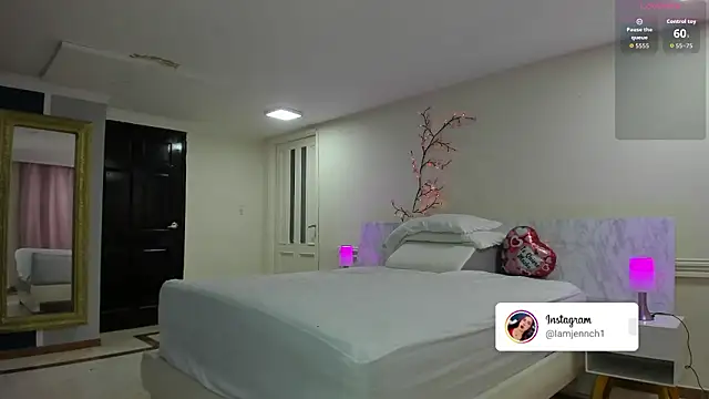 charolbruce 1 online show from February 2026 11:33:01 AM