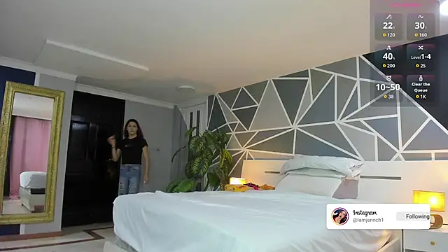 charolbruce 1 online show from October 2025 11:56:01 AM