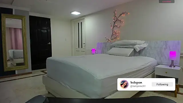 charolbruce 1 online show from February 2026 11:43:01 AM