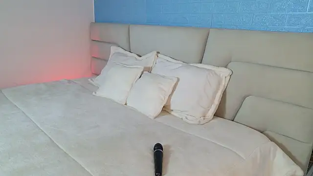 Zoe Benson online show from September 2025 01:39:02 PM