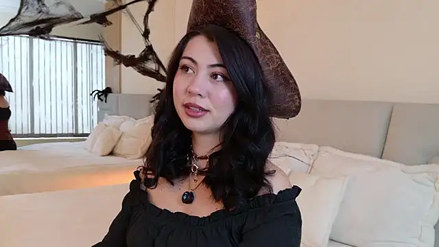 Zoe Benson online show from October 2025 01:10:01 PM