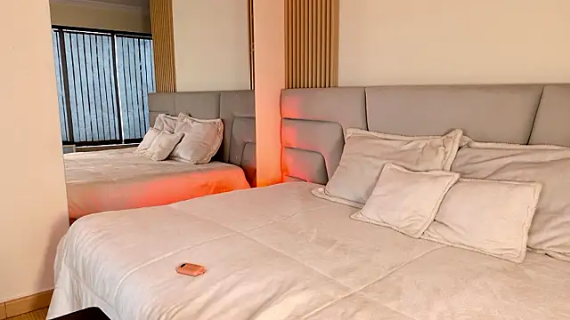 Zoe Benson online show from March 2026 12:31:02 PM