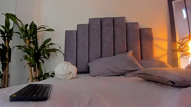 gabriela  gomez online show from November 2025 01:55:02 PM