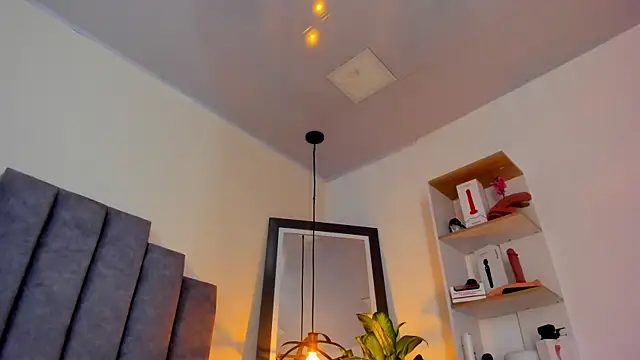 gabriela  gomez online show from November 2025 02:23:01 AM