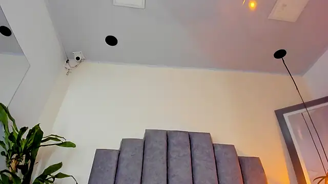 gabriela  gomez online show from November 2025 02:17:02 PM