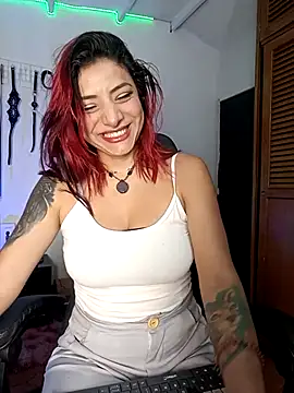 TAFITASLAVE online show from November 2025 12:31:01 AM