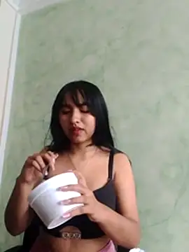 DakotaHoland online show from November 2025 06:30:01 PM