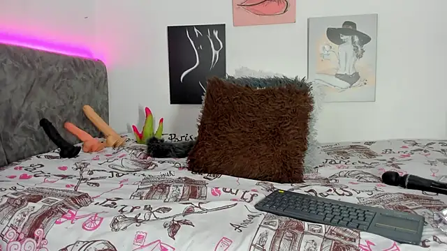 BarbieHotLaura online show from November 2025 12:11:02 AM