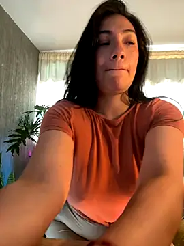 emmily d online show from November 2025 06:19:02 PM