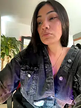 emmily d online show from November 2025 06:34:02 PM