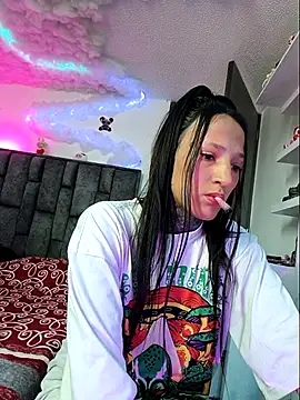 Nicole420squirt online show from October 2025 06:30:01 PM