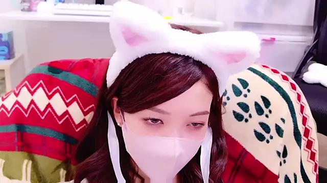 Snapshot of oxo_yuna_oxo chatting on December 2024 01:17:02 PM oxo yuna oxo online show from December 2024 01:17:02 PM
