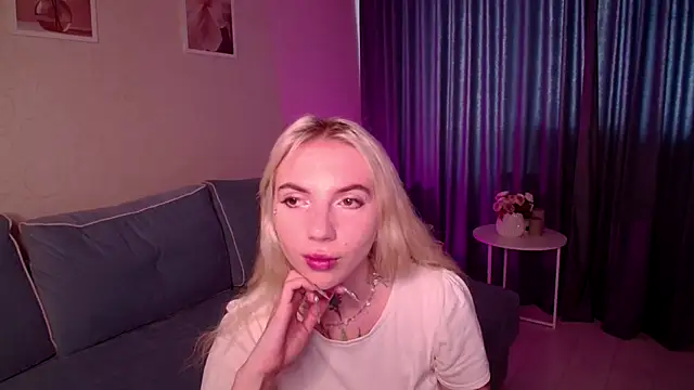 Snapshot of AnneTenet chatting on September 2025 09:24:02 AM AnneTenet online show from September 2025 09:24:02 AM