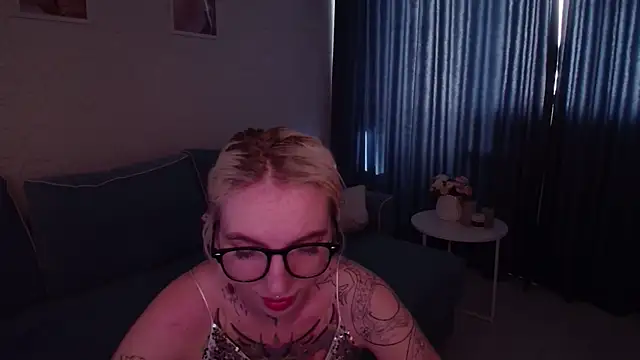 Snapshot of AnneTenet chatting on October 2025 07:12:02 AM AnneTenet online show from October 2025 07:12:02 AM