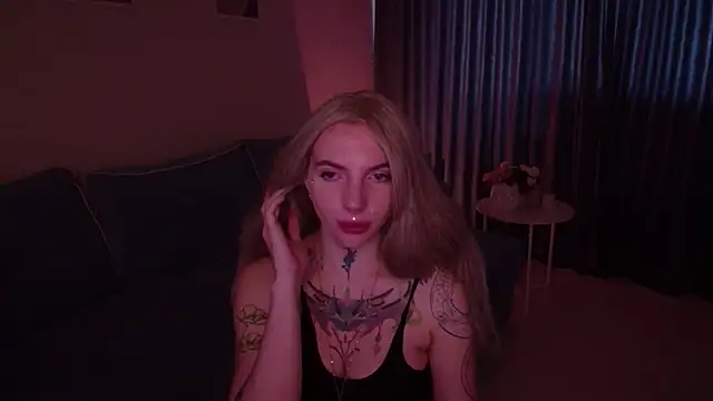 Snapshot of AnneTenet chatting on September 2025 07:04:02 AM AnneTenet online show from September 2025 07:04:02 AM