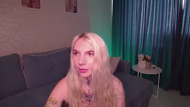 Snapshot of AnneTenet chatting on September 2025 09:20:01 AM AnneTenet online show from September 2025 09:20:01 AM