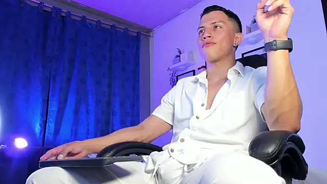 ThomsEvery  online show from December 2025 11:05:02 PM