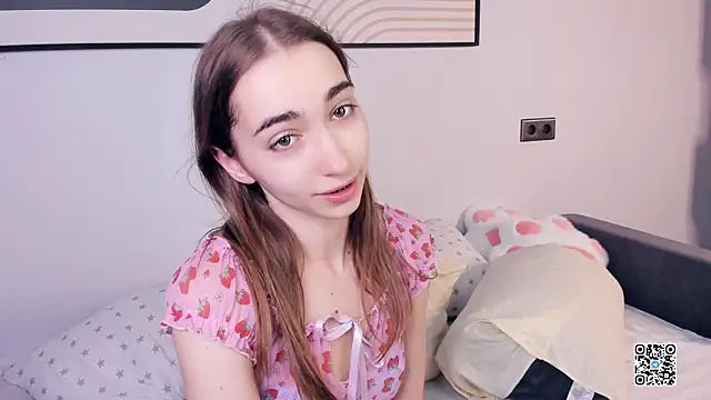 PollyBeev online show from September 2025 07:33:02 AM