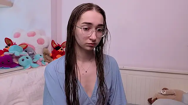 PollyBeev online show from June 2026 07:35:02 AM