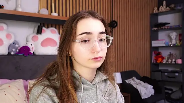 PollyBeev online show from April 2026 07:14:01 AM